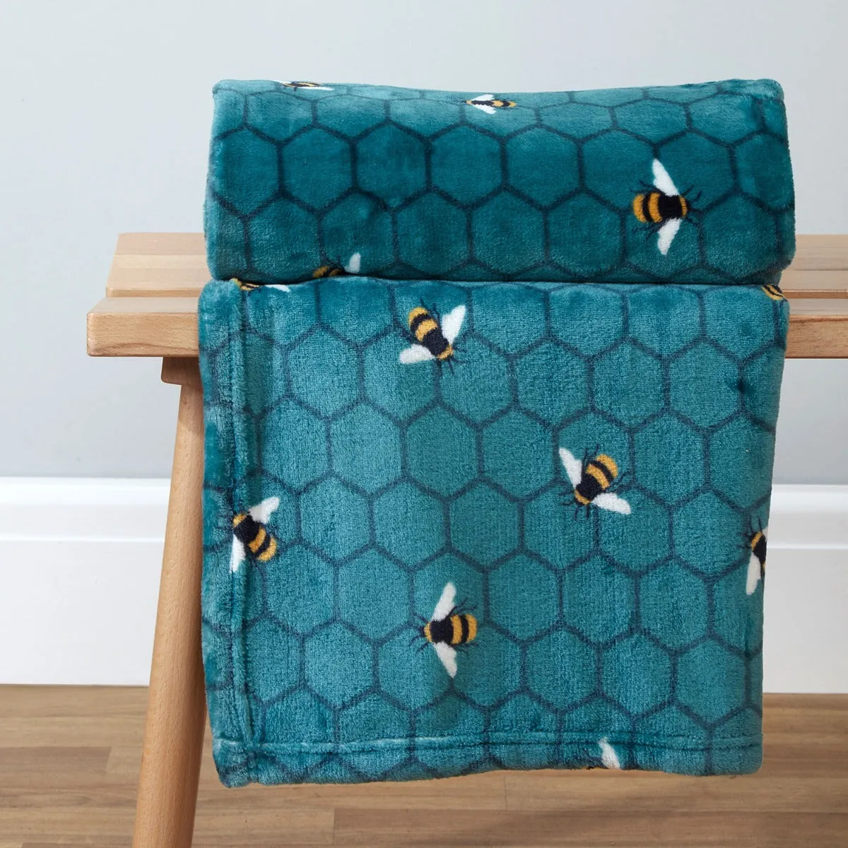 Bee Print Teal Green Fleece Throw (130cm x 150cm)